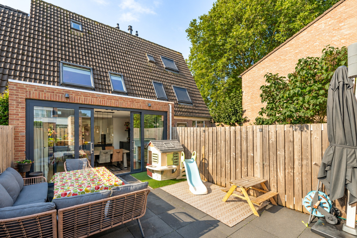 Tussenwoning te koop: Wilgenhof 3, Zoeterwoude