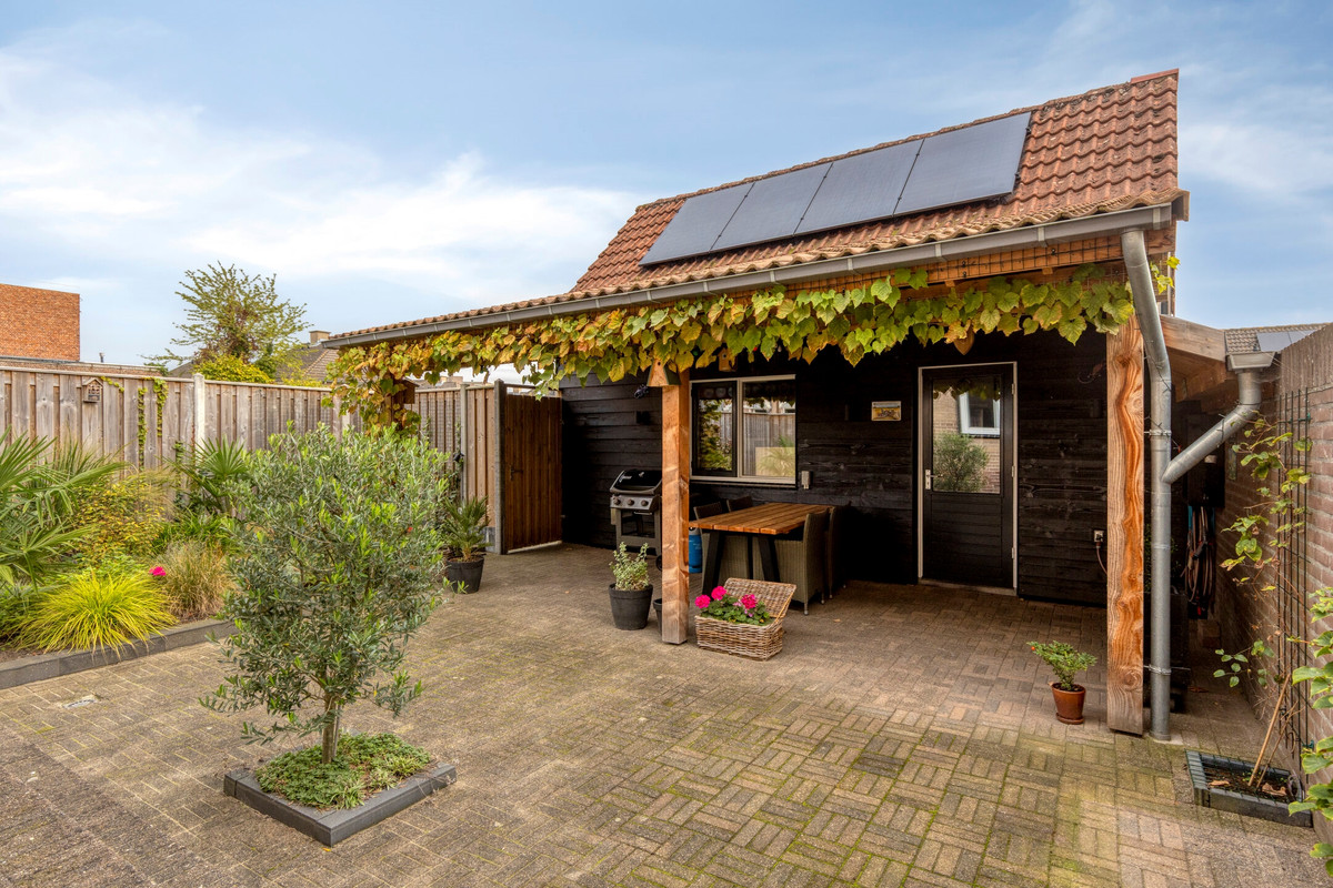 Hoekwoning te koop: Steensedijk 17, Hulst