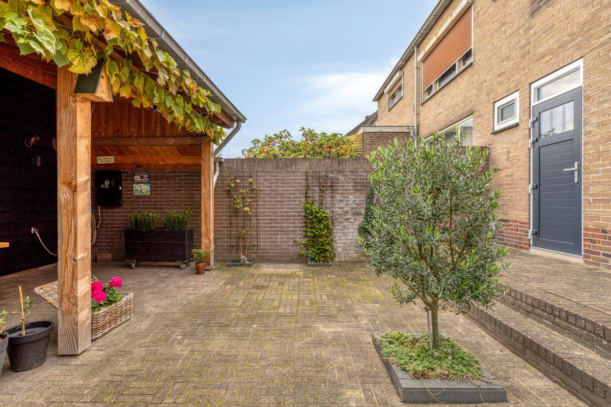 Hoekwoning te koop: Steensedijk 17, Hulst