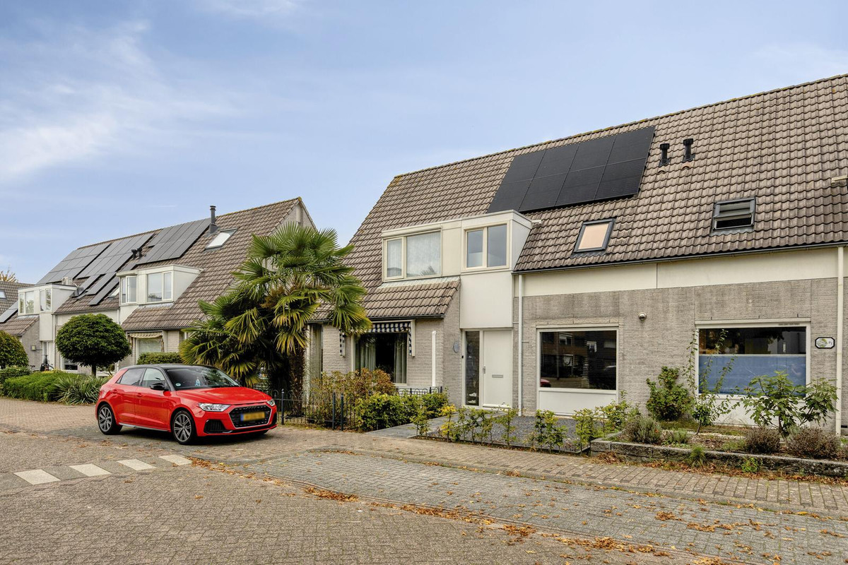 Tussenwoning te koop: Lochemstraat 93, Tilburg