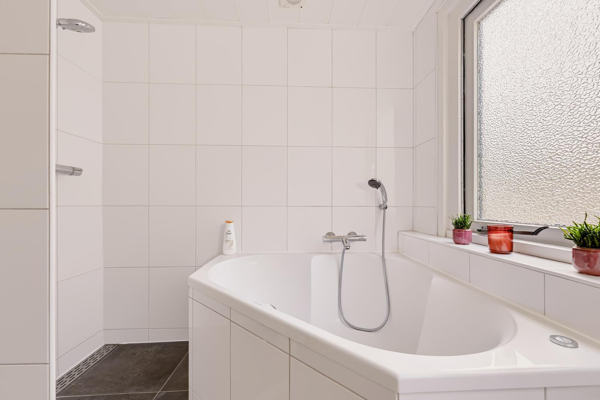 Twee-onder-één-kap te koop: de Geer van Jutfaaslaan 8, Doorn