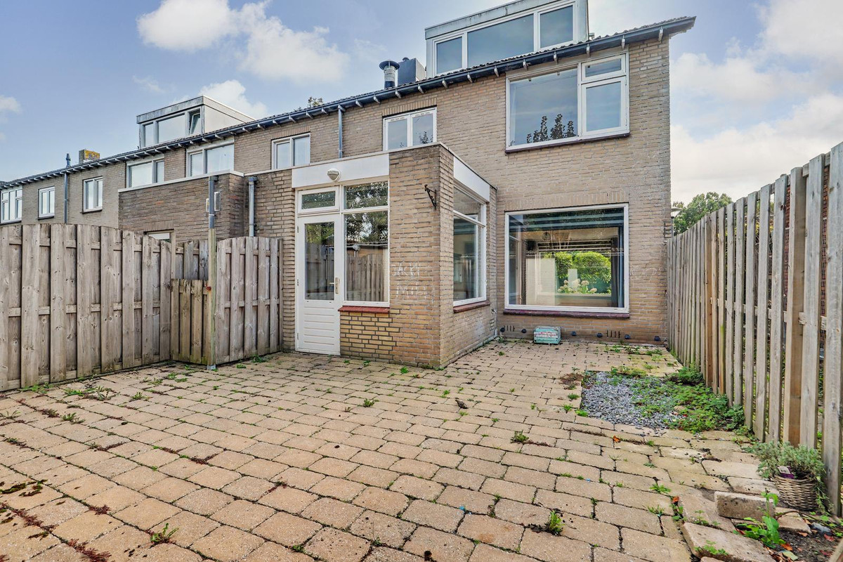 Hoekwoning te koop: van Duvenvoordestraat 46, Waalwijk