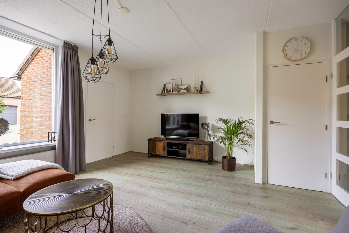 Tussenwoning te koop: De Acacia 18, Bedum
