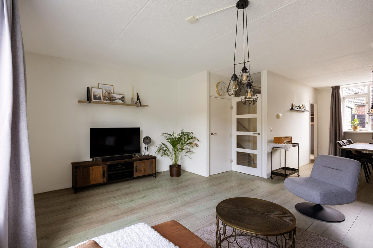 Tussenwoning te koop: De Acacia 18, Bedum