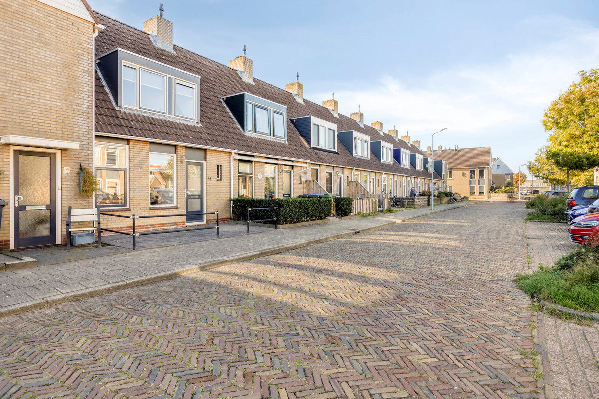 Tussenwoning te koop: Willem de Zwijgerstraat 34, Sneek