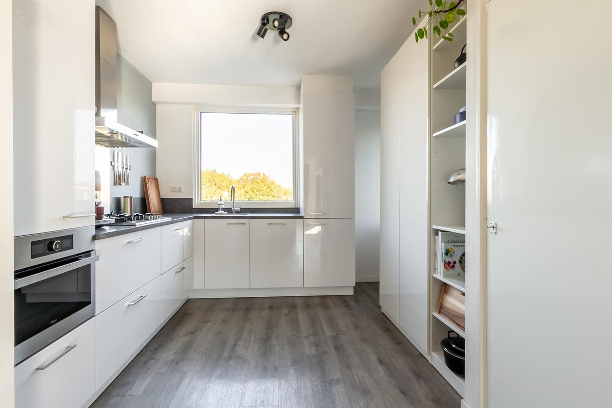 Appartement te koop: Edmond Hellenraadstraat 87, Rotterdam