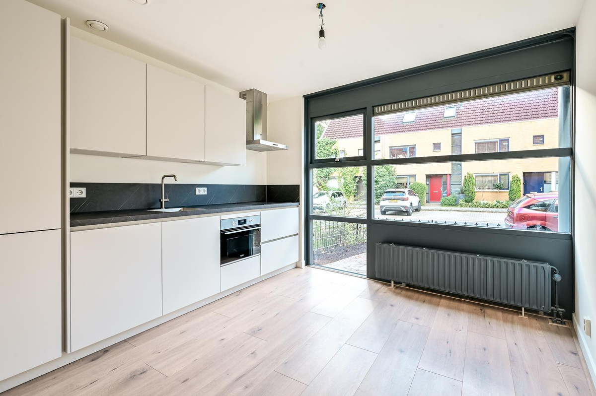 Tussenwoning te koop: Valetaweg 69, Almere