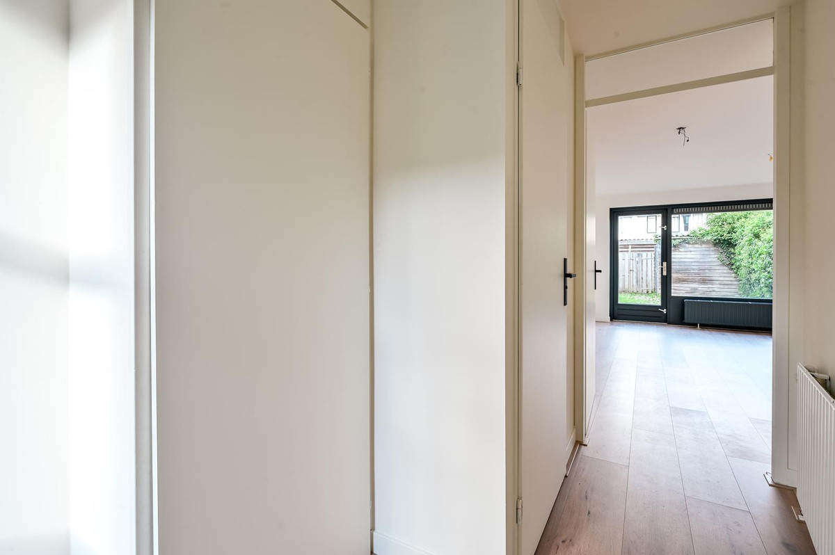 Tussenwoning te koop: Valetaweg 69, Almere
