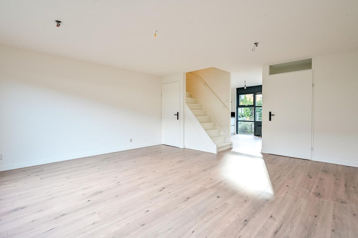 Tussenwoning te koop: Valetaweg 69, Almere
