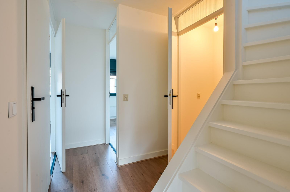 Tussenwoning te koop: Valetaweg 69, Almere