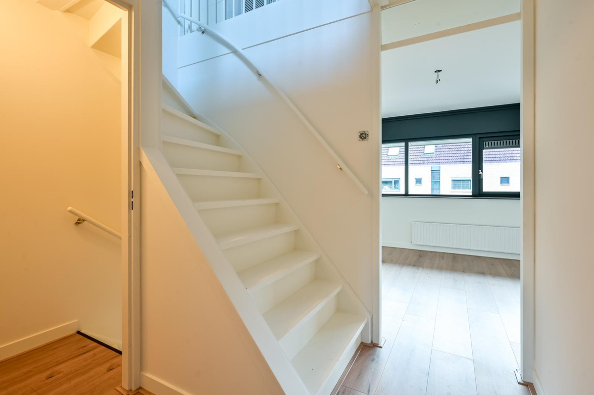 Tussenwoning te koop: Valetaweg 69, Almere