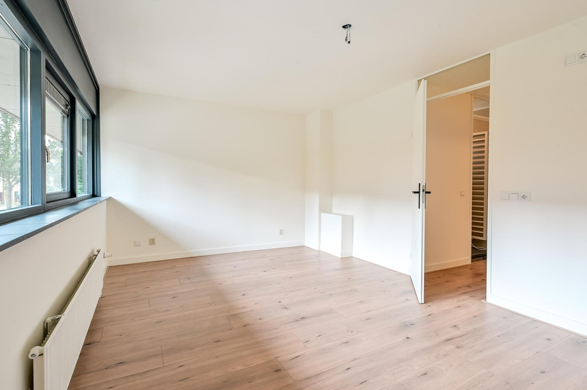 Tussenwoning te koop: Valetaweg 69, Almere