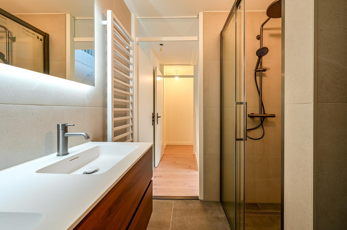 Tussenwoning te koop: Valetaweg 69, Almere