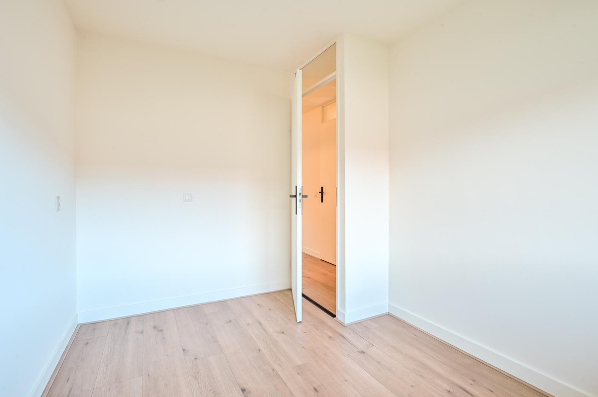 Tussenwoning te koop: Valetaweg 69, Almere