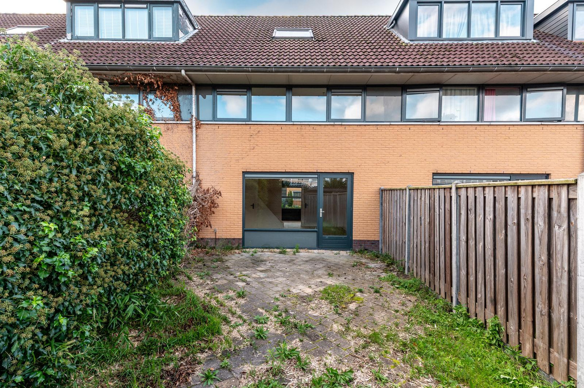 Tussenwoning te koop: Valetaweg 69, Almere