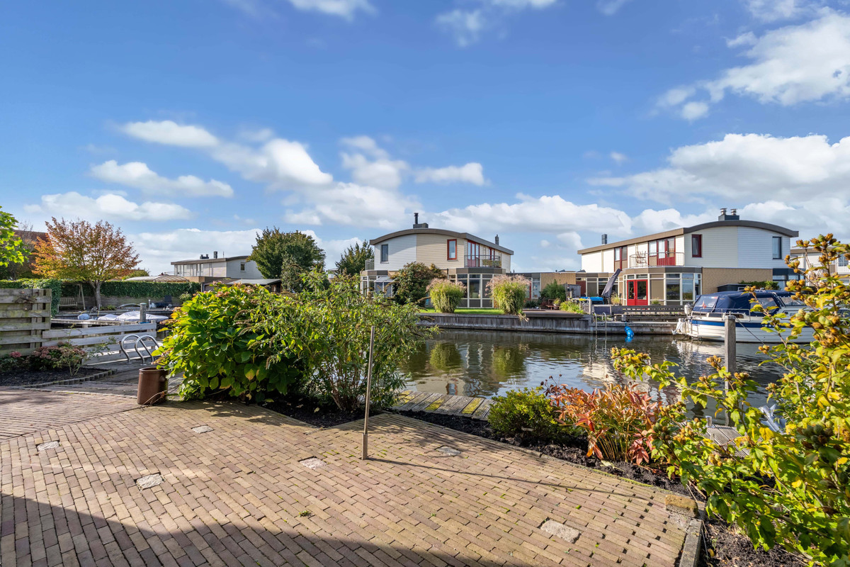 Twee-onder-één-kap te koop: Leeuwerik 3, Lemmer