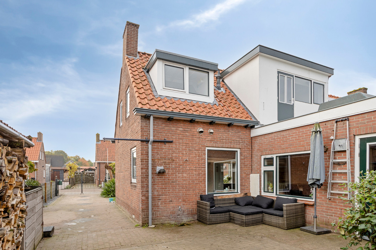 Twee-onder-één-kap te koop: A. van Drielstraat 9, Aalst