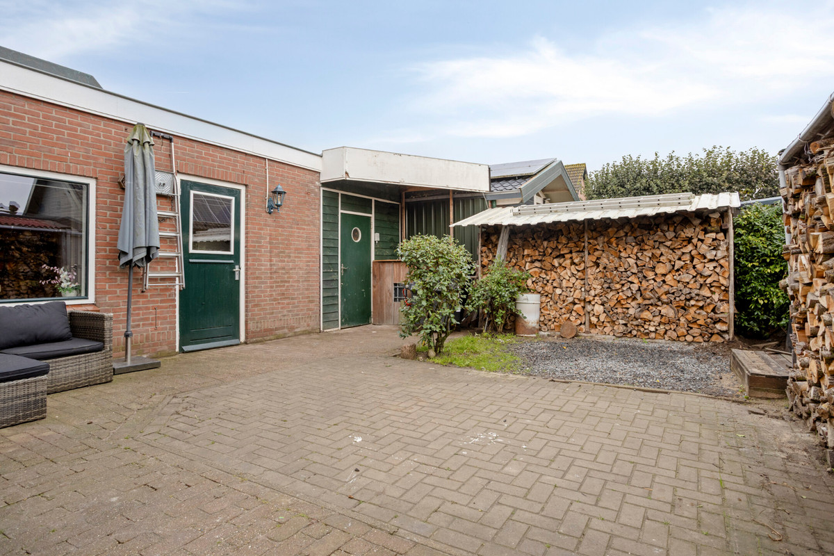 Twee-onder-één-kap te koop: A. van Drielstraat 9, Aalst