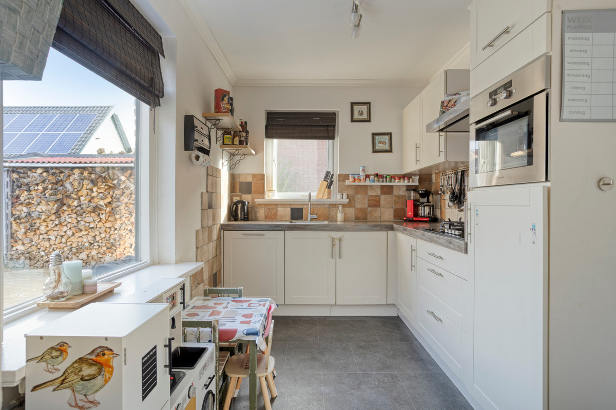 Twee-onder-één-kap te koop: A. van Drielstraat 9, Aalst