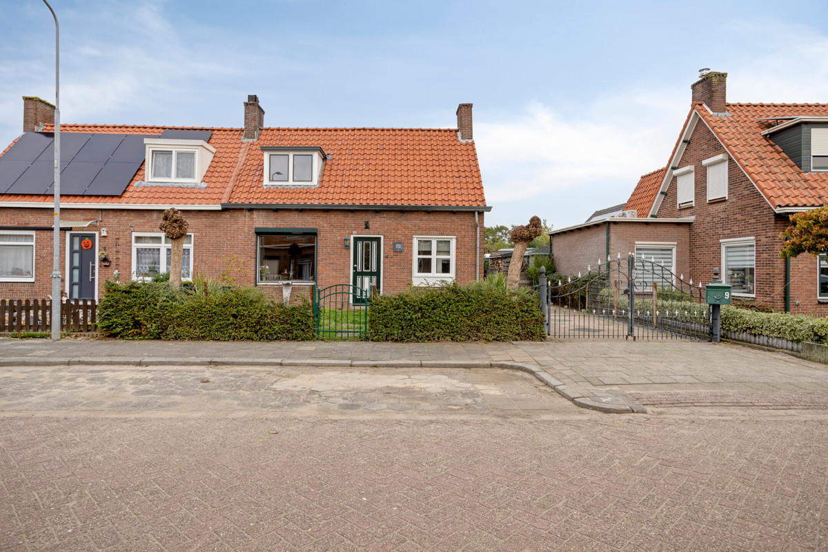 Twee-onder-één-kap te koop: A. van Drielstraat 9, Aalst