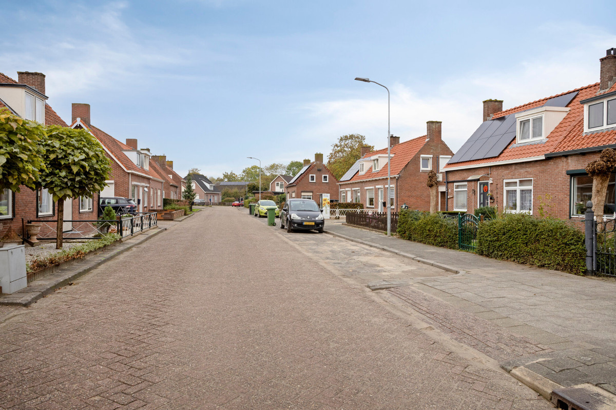 Twee-onder-één-kap te koop: A. van Drielstraat 9, Aalst