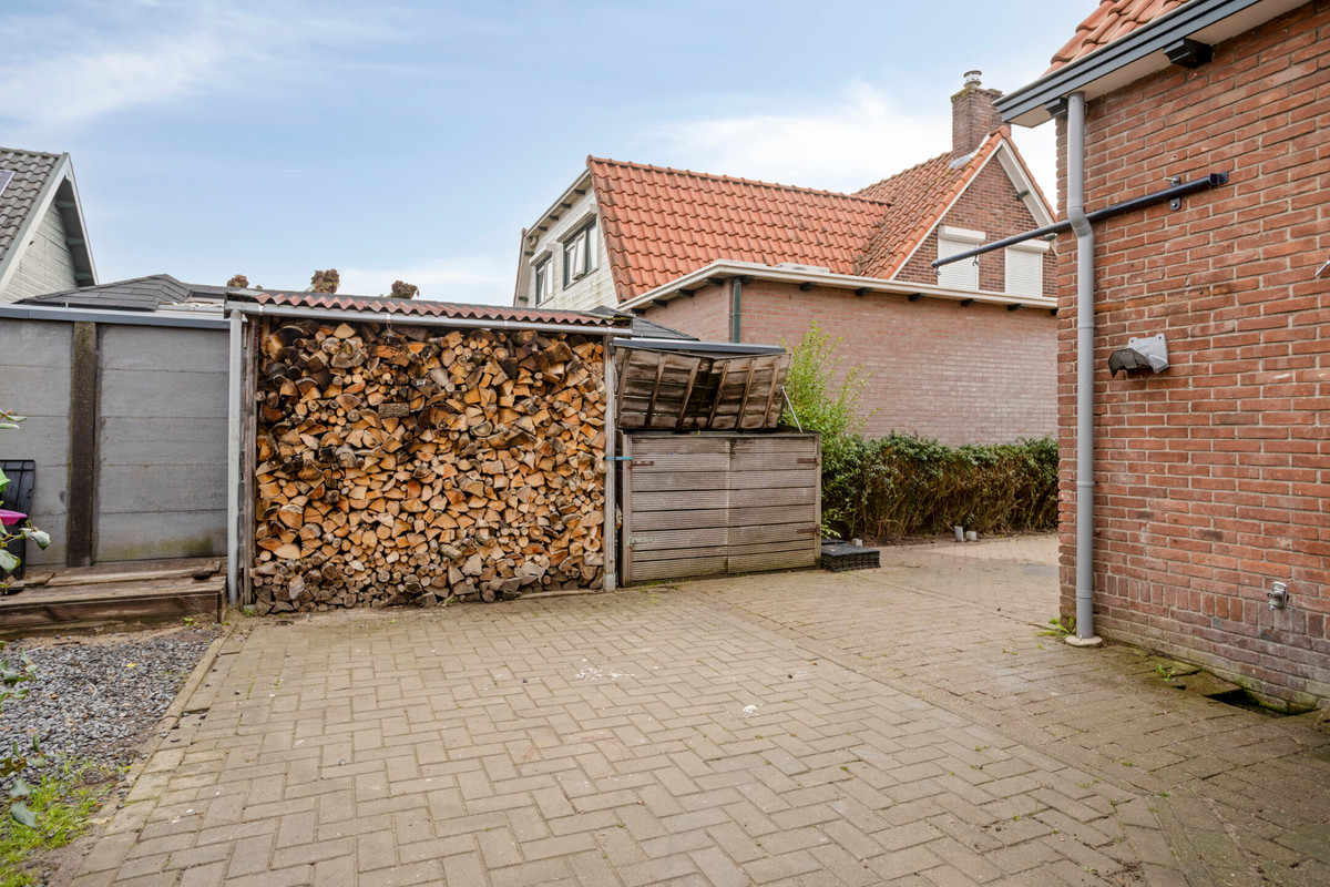 Twee-onder-één-kap te koop: A. van Drielstraat 9, Aalst