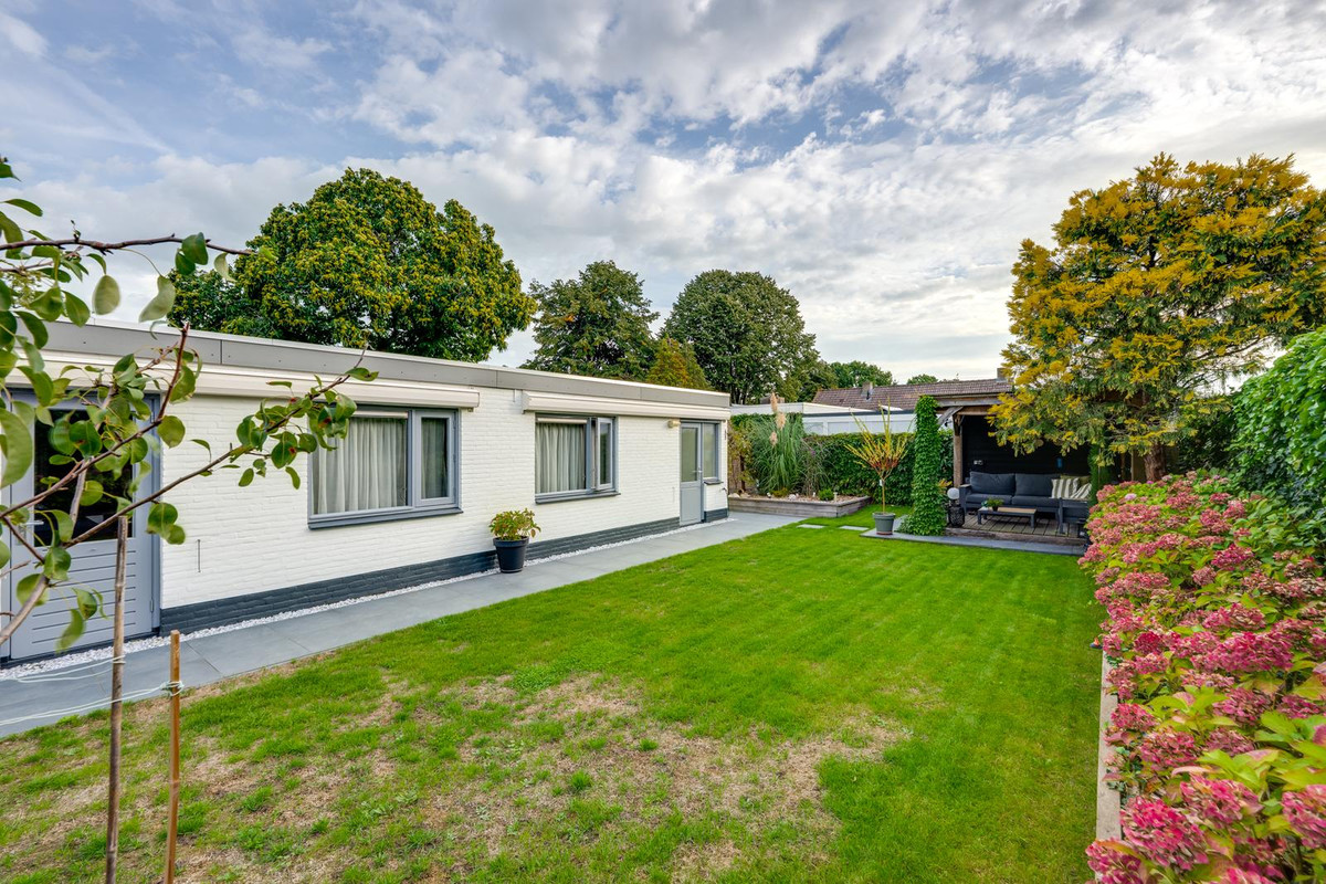 Vrijstaande woning te koop: Pater Beckerstraat 2, Oudenbosch