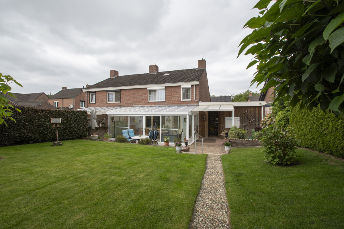Twee-onder-één-kap te koop: Holstraat 8B, Buggenum