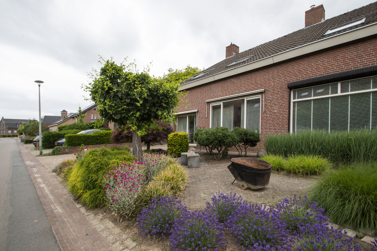 Twee-onder-één-kap te koop: Holstraat 8B, Buggenum