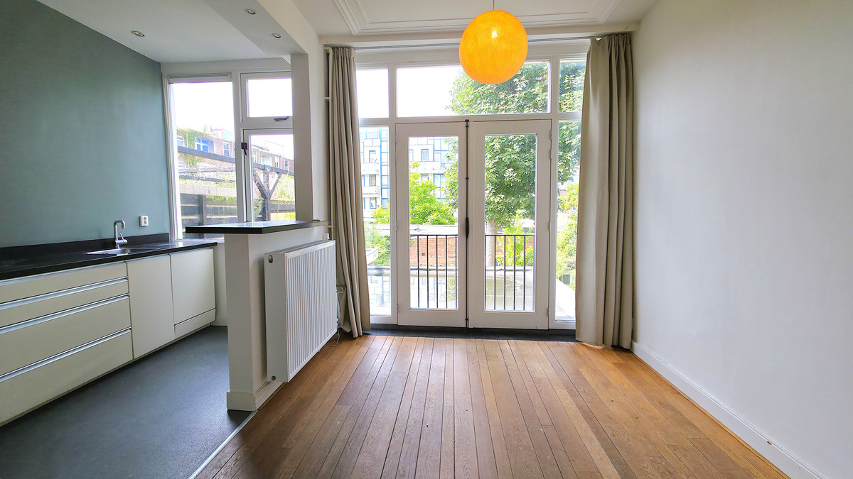 Tussenwoning te koop: Bergweg 303B, Rotterdam