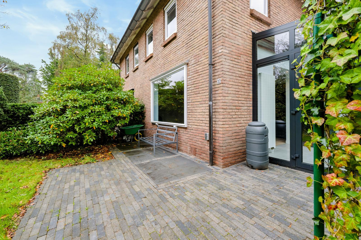Twee-onder-één-kap te koop: Julianaweg 32, Doorn