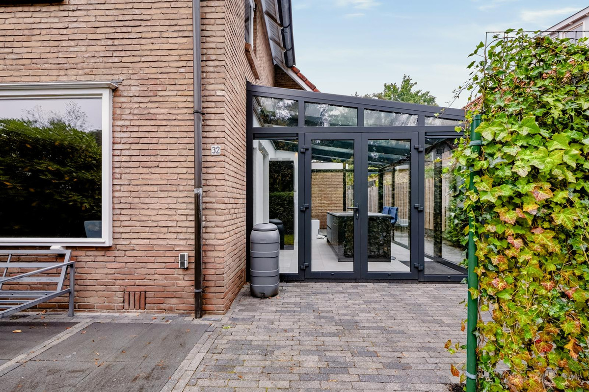 Twee-onder-één-kap te koop: Julianaweg 32, Doorn