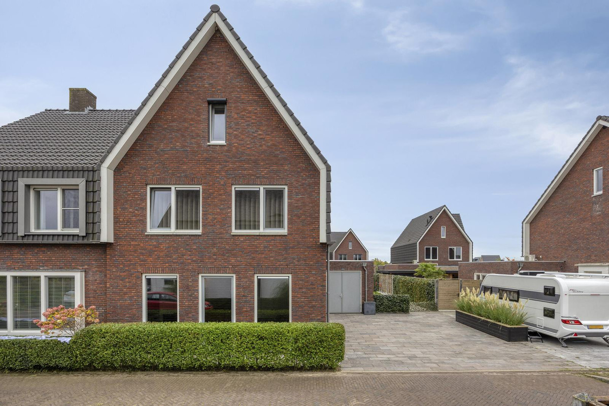 Twee-onder-één-kap te koop: Breedencamp 16, Ewijk