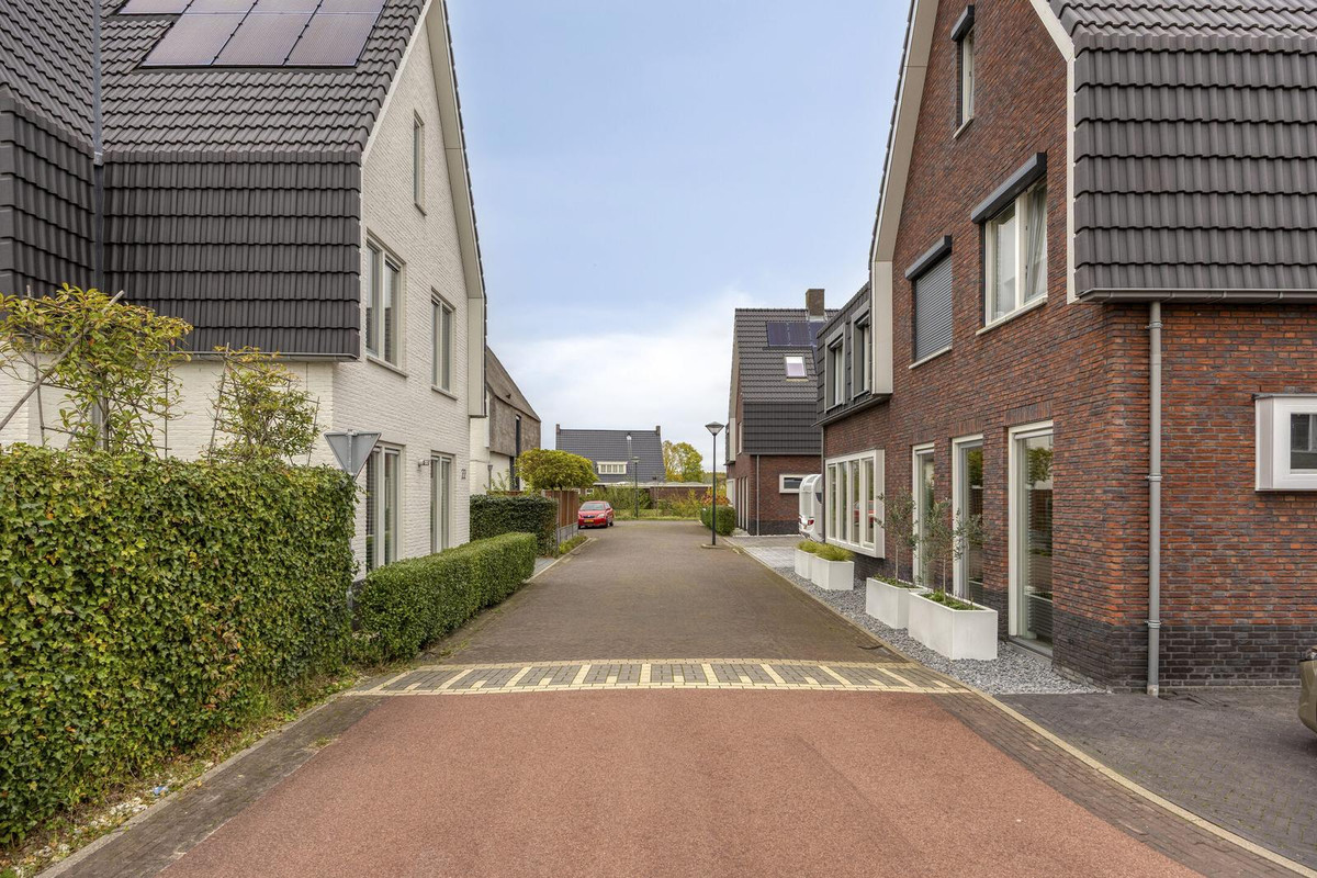 Twee-onder-één-kap te koop: Breedencamp 16, Ewijk