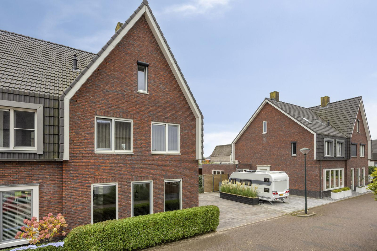 Twee-onder-één-kap te koop: Breedencamp 16, Ewijk
