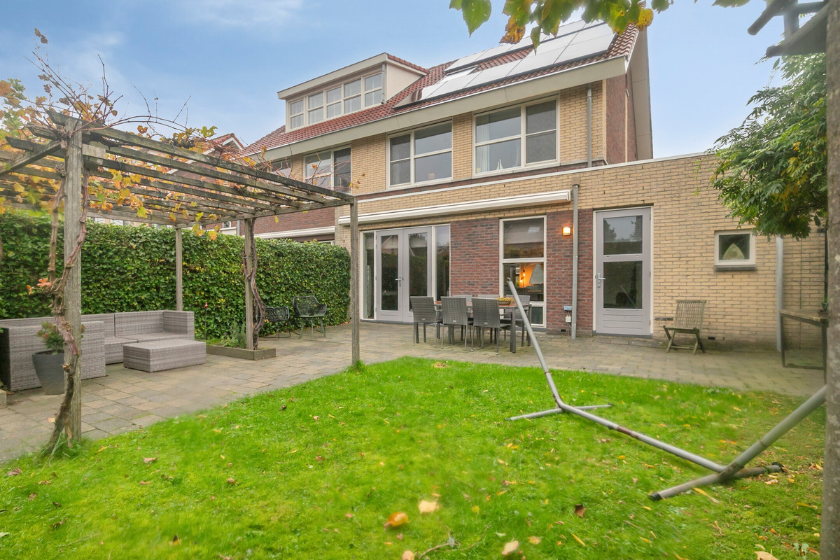 Twee-onder-één-kap te koop: Trompenburg 7, Zeewolde