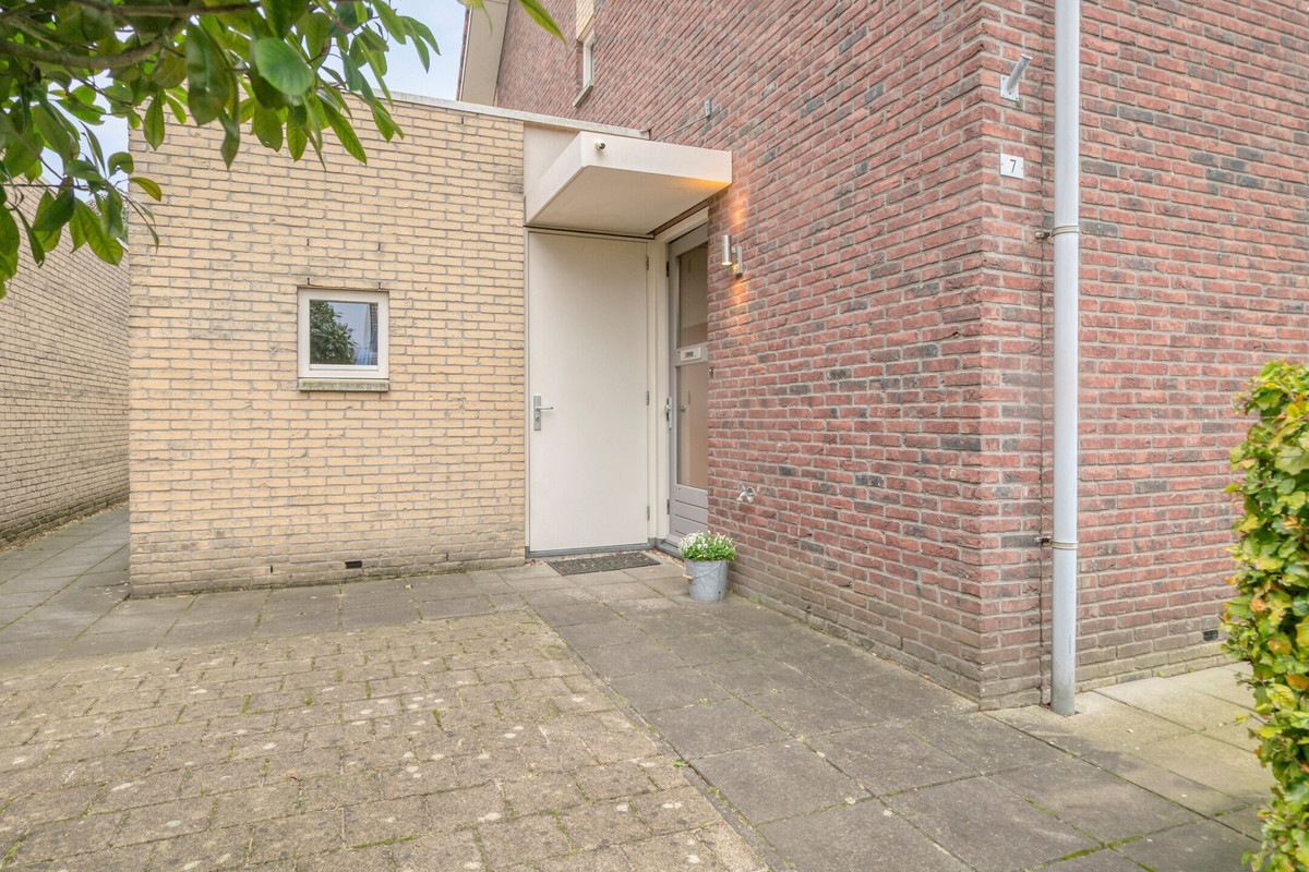 Twee-onder-één-kap te koop: Trompenburg 7, Zeewolde