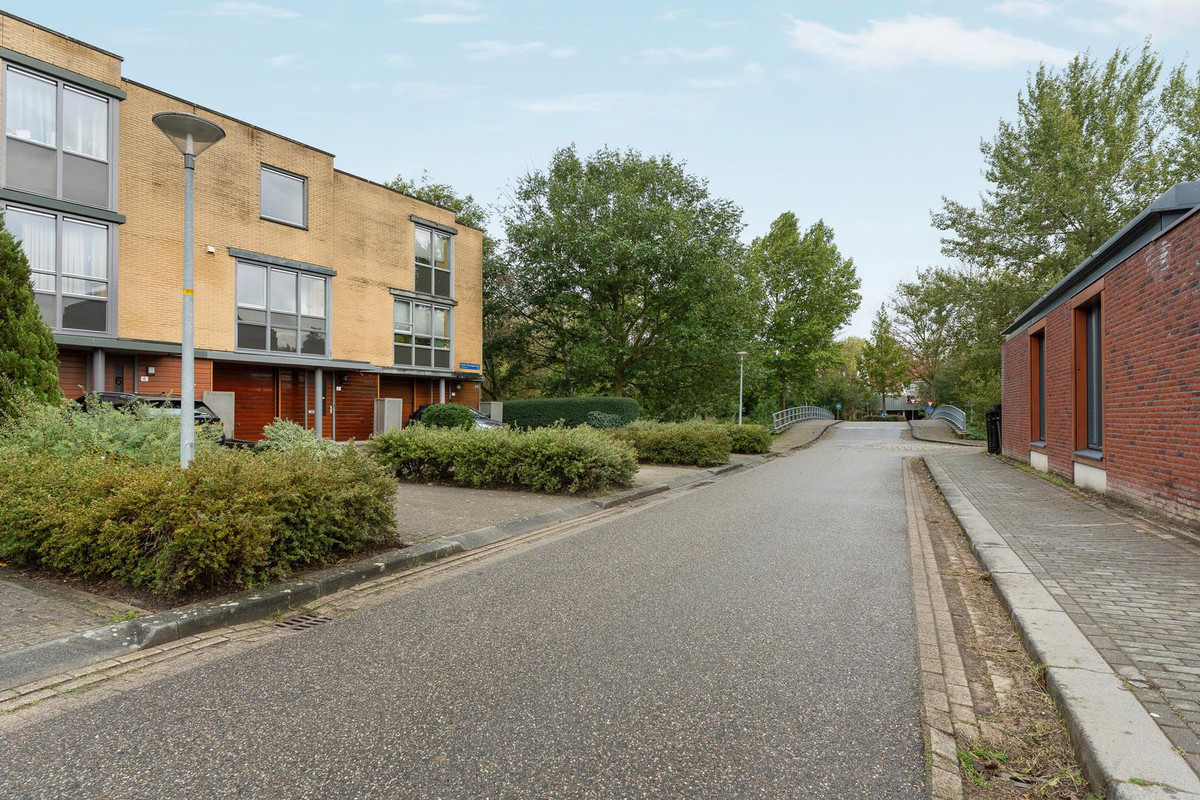 Tussenwoning te koop: Henk Sprengerweg 4, Almere