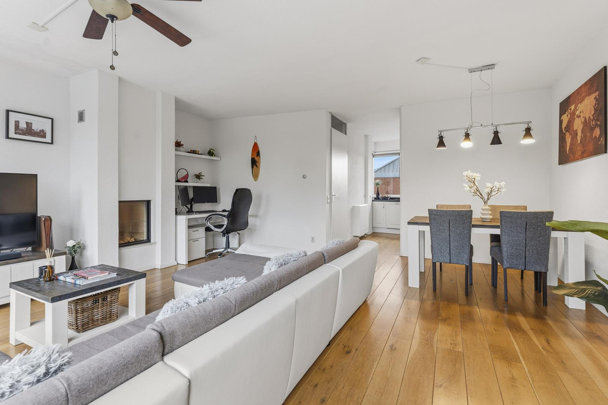 Tussenwoning te koop: Henk Sprengerweg 4, Almere