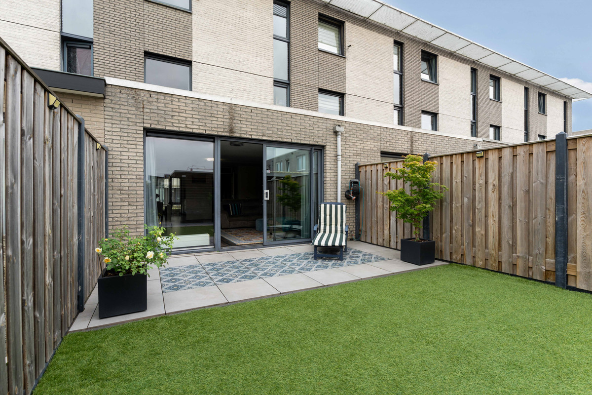 Tussenwoning te koop: Azorenweg 87, Almere