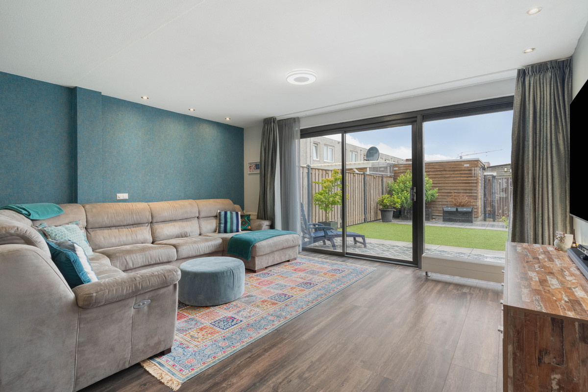Tussenwoning te koop: Azorenweg 87, Almere