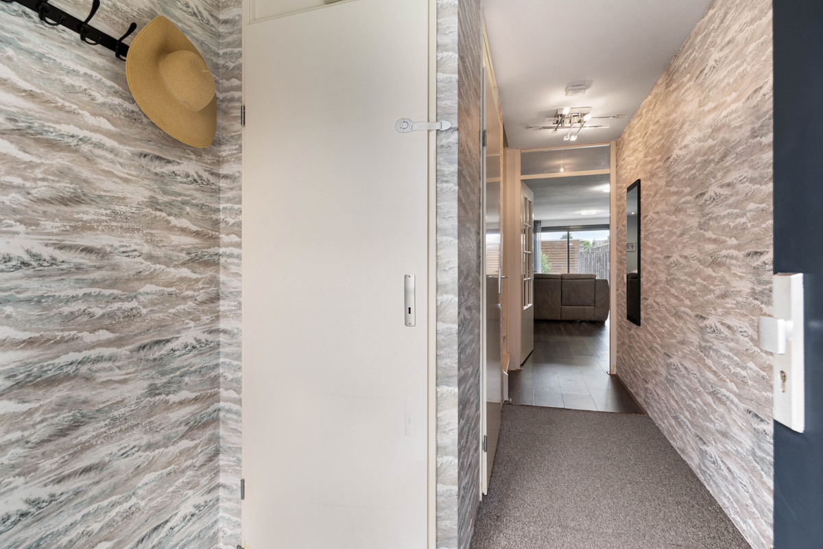 Tussenwoning te koop: Azorenweg 87, Almere
