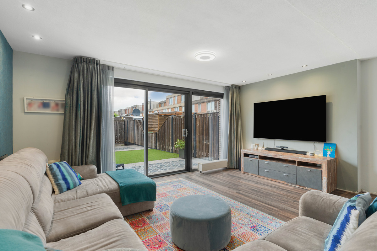 Tussenwoning te koop: Azorenweg 87, Almere