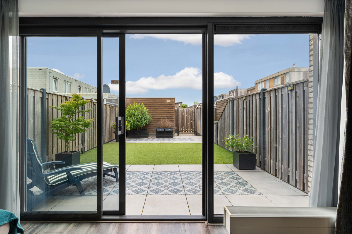 Tussenwoning te koop: Azorenweg 87, Almere