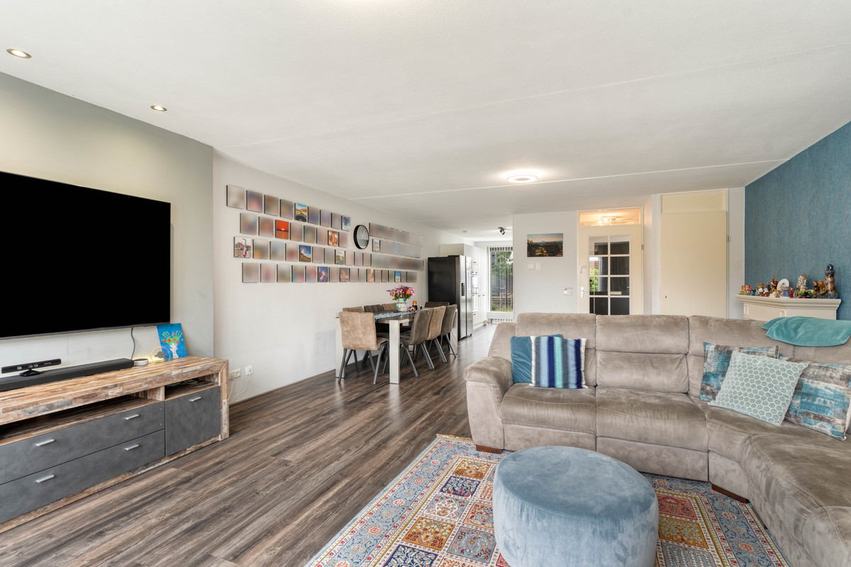 Tussenwoning te koop: Azorenweg 87, Almere