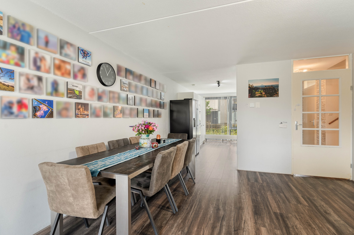 Tussenwoning te koop: Azorenweg 87, Almere