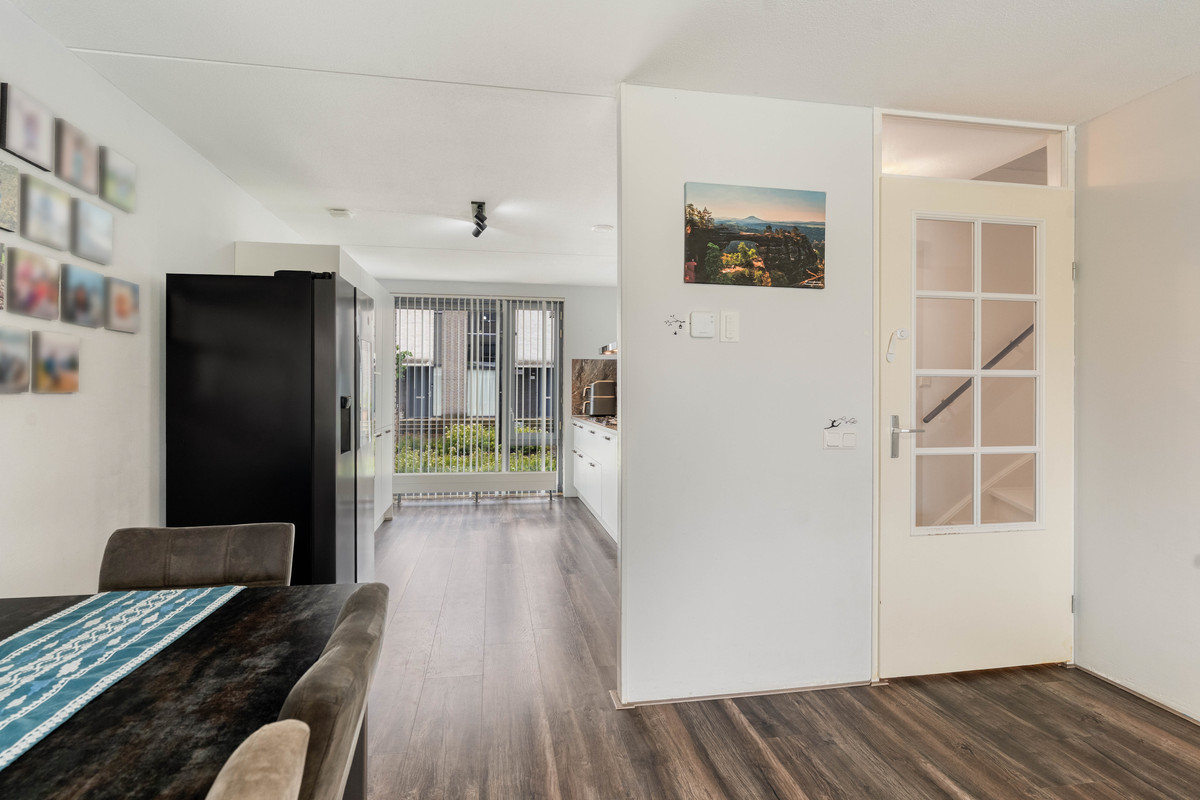 Tussenwoning te koop: Azorenweg 87, Almere