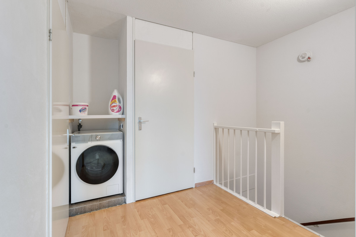 Tussenwoning te koop: Azorenweg 87, Almere
