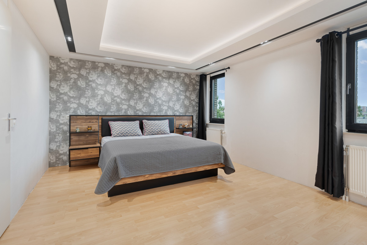Tussenwoning te koop: Azorenweg 87, Almere