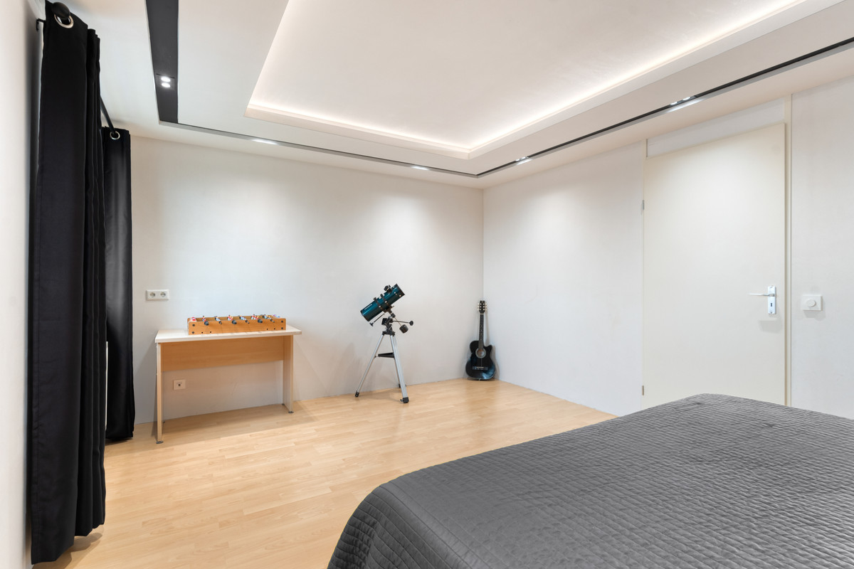 Tussenwoning te koop: Azorenweg 87, Almere